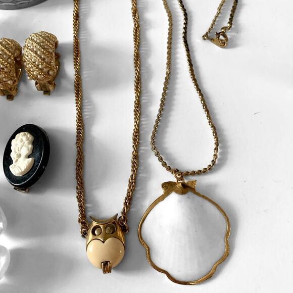 Vintage Jewelry Lot Some Signed - Picture 2 of 9